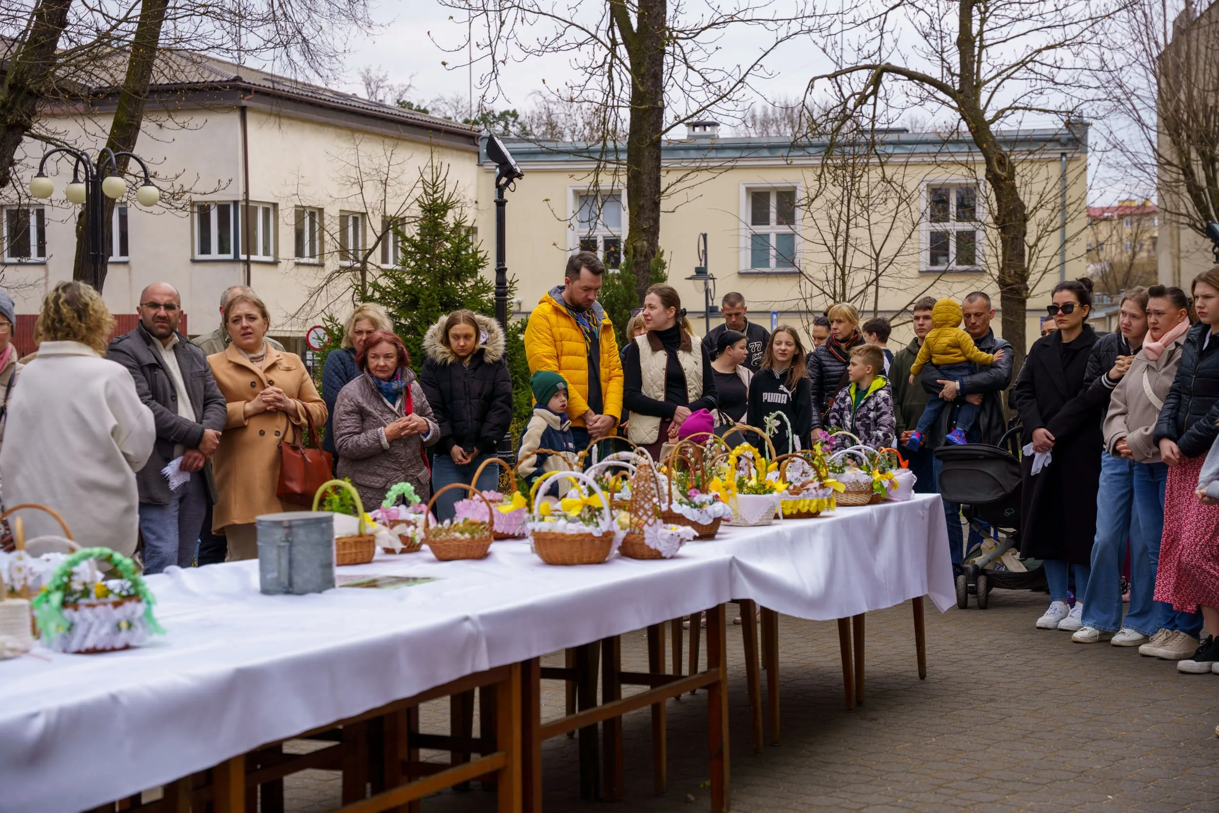 Święcenie pokarmów 2026 w Skierniewicach. Tłumy u św. Jakuba i św. Stanisława [ZDJĘCIA] — zdjęcie 66 z 70