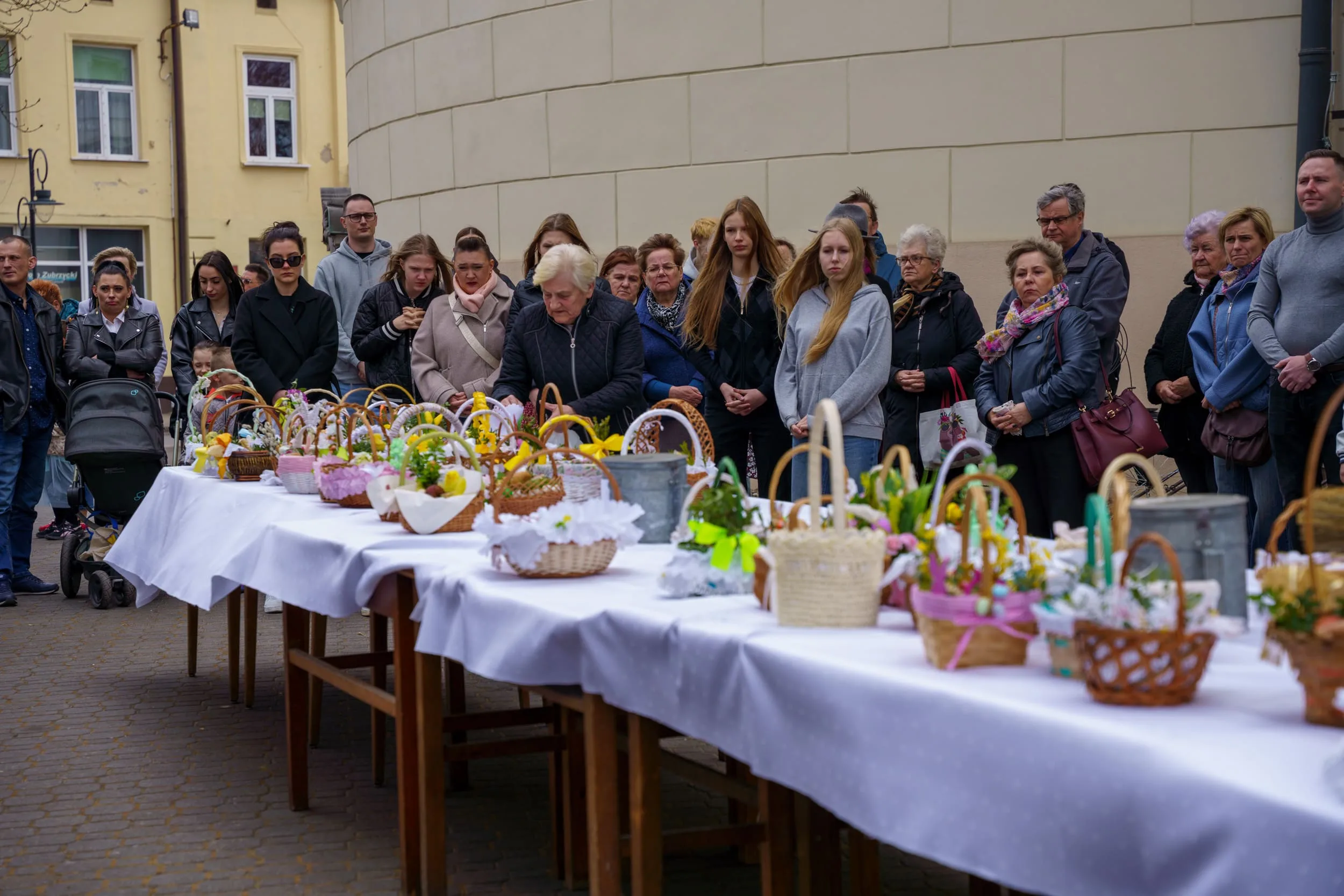 Święcenie pokarmów 2026 w Skierniewicach. Tłumy u św. Jakuba i św. Stanisława [ZDJĘCIA] — zdjęcie 68 z 70