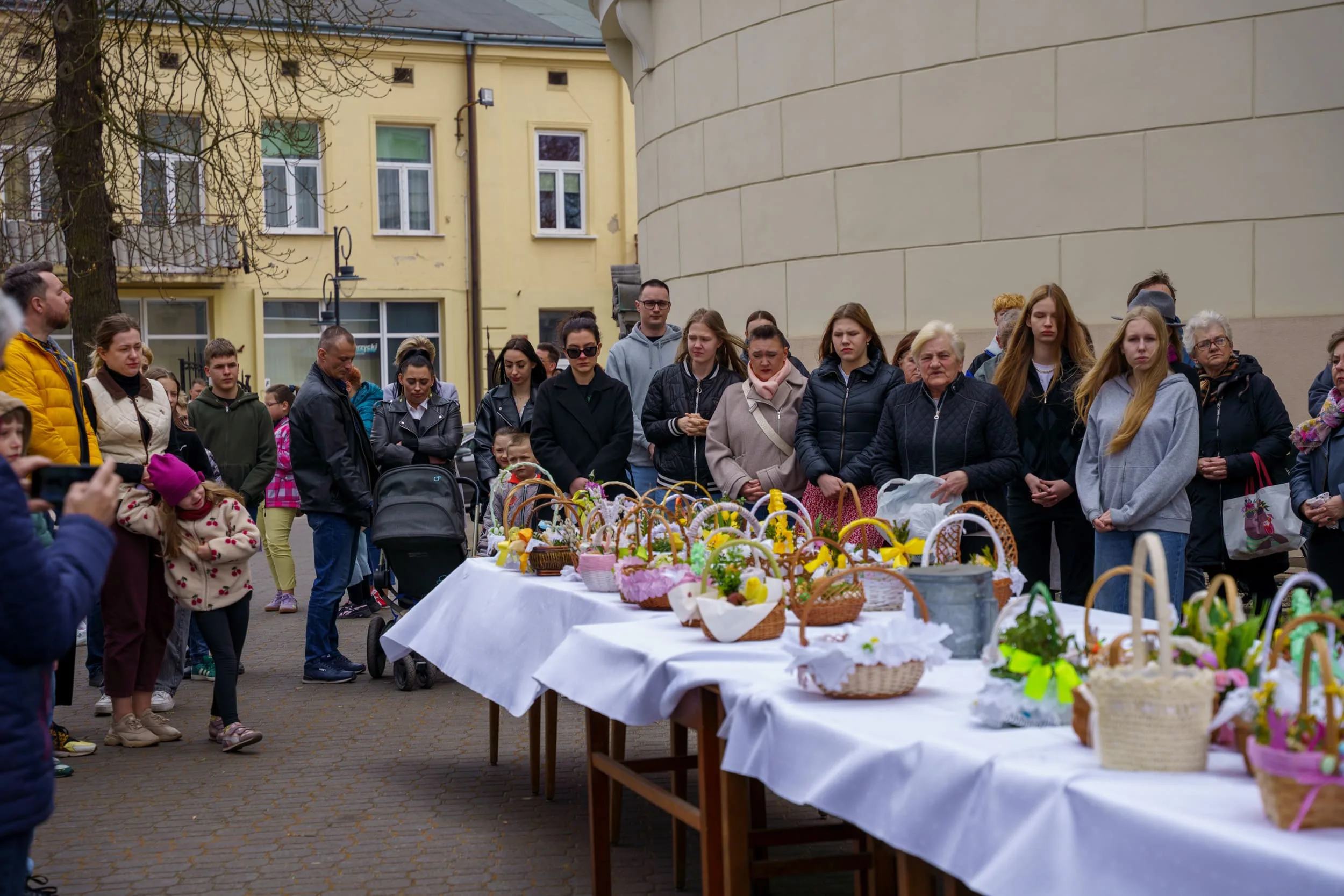Święcenie pokarmów 2026 w Skierniewicach. Tłumy u św. Jakuba i św. Stanisława [ZDJĘCIA] — zdjęcie 70 z 70