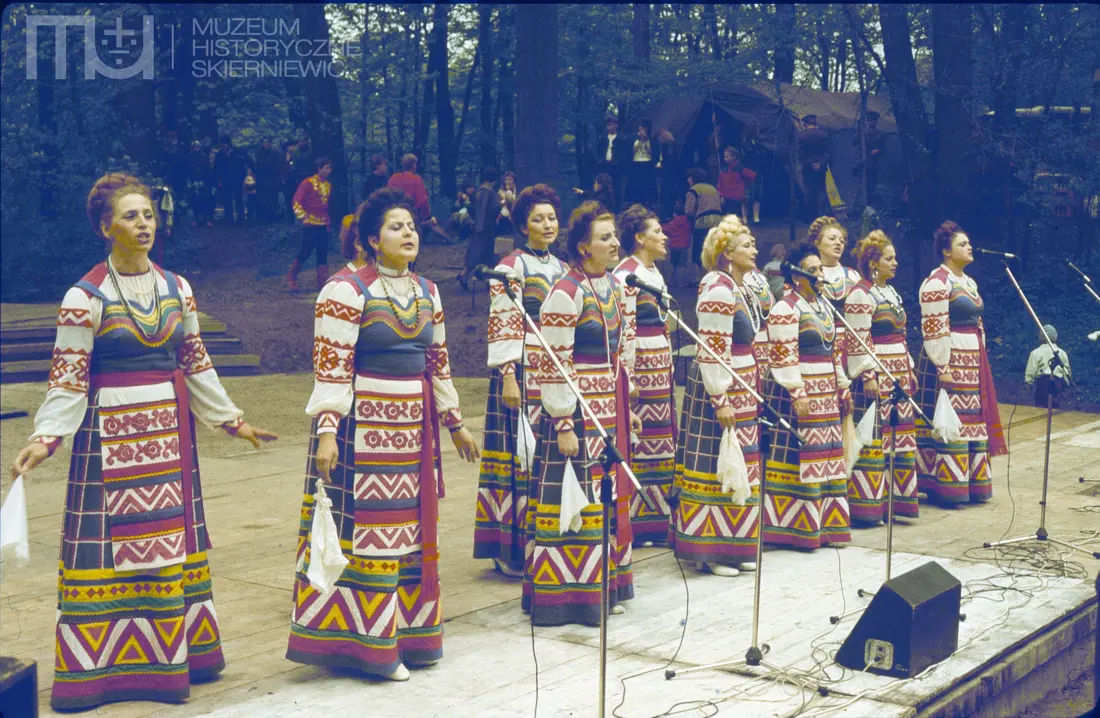 Skierniewice święto 1 maja na kolorowych zdjęciach unikalne kadry z lat siedemdziesiątych