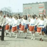 Skierniewice święto 1 maja na kolorowych zdjęciach unikalne kadry z lat siedemdziesiątych