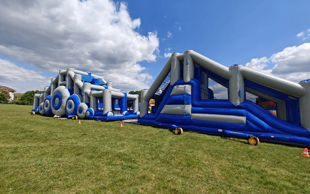 Giga Frajda zawita do Skierniewic. Dmuchany park rozrywki i darmowe piana party już w ten weekend!
