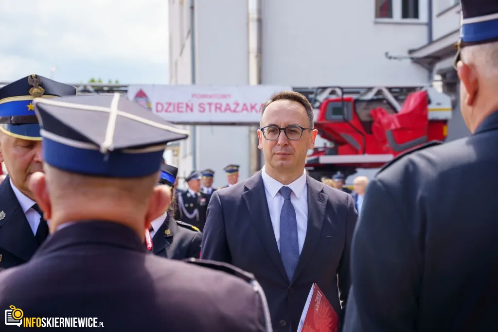 Awanse, medale i wysocy goście. Skierniewiccy strażacy uczcili swoje święto 1 Dzień strażaka w Skierniewicach 2026 (54 z 88)