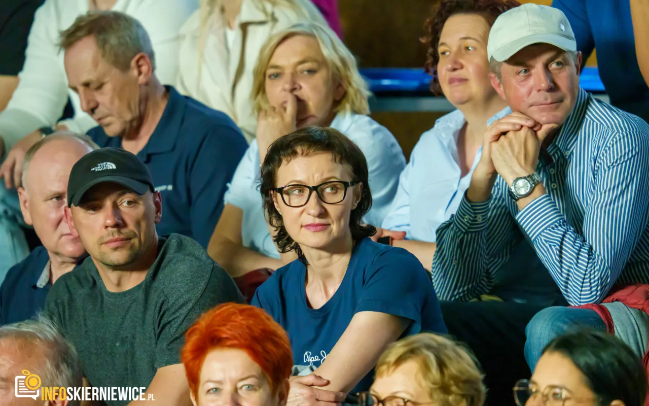 [ZDJĘCIA] Ani Mru-Mru w Skierniewicach. Tłumy mieszkańców na programie „Mniej więcej” — zdjęcie 9 z 88