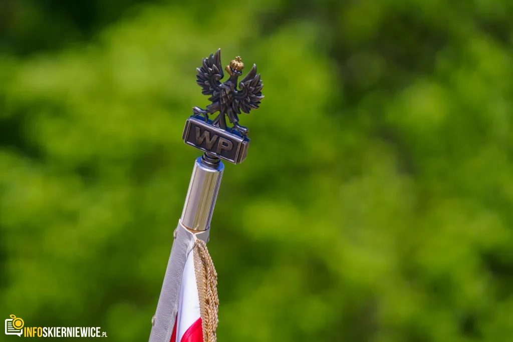 Skierniewice uczciły 235. rocznicę Konstytucji 3 Maja. Uroczystości pod Pomnikiem Niepodległości 5 Galeria zdjęć z obchodów 235. rocznicy Konstytucji 3 Maja w Skierniewicach: msza święta, służby mundurowe oraz uroczyste złożenie kwiatów pod Pomnikiem Niepodległości na placu Jana Pawła II.