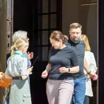 Galeria zdjęć z obchodów 235. rocznicy Konstytucji 3 Maja w Skierniewicach: msza święta, służby mundurowe oraz uroczyste złożenie kwiatów pod Pomnikiem Niepodległości na placu Jana Pawła II.