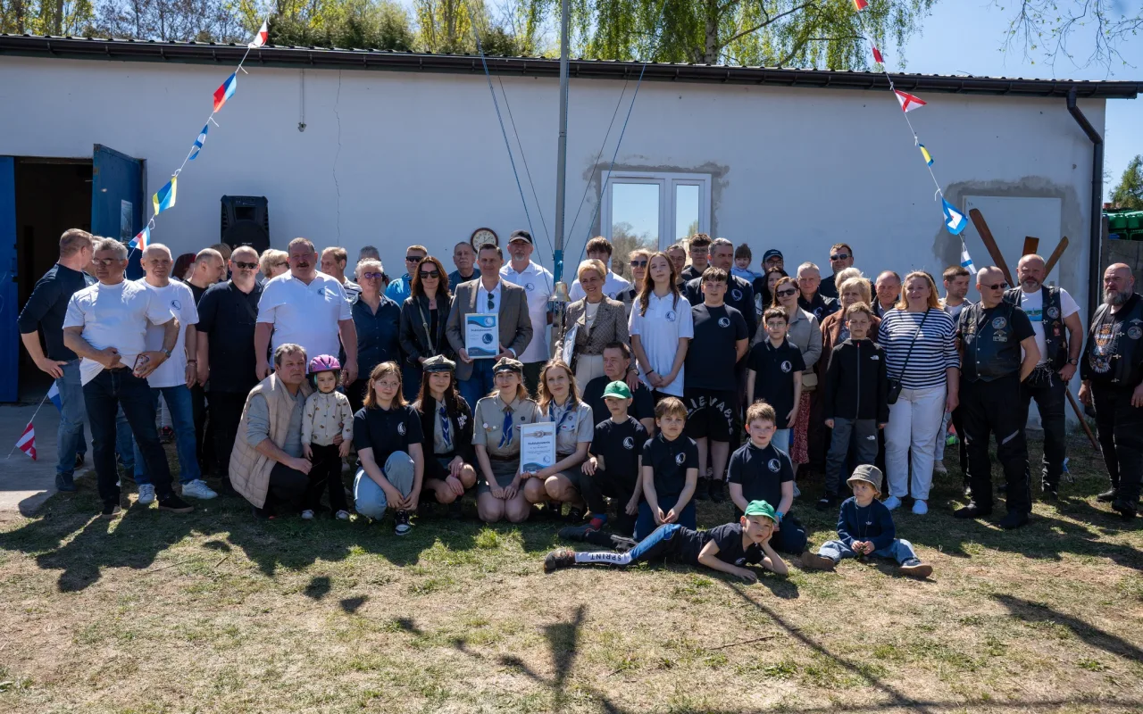 Zbiórka harcerzy i członków Klubu Żeglarskiego Omega w Skierniewicach