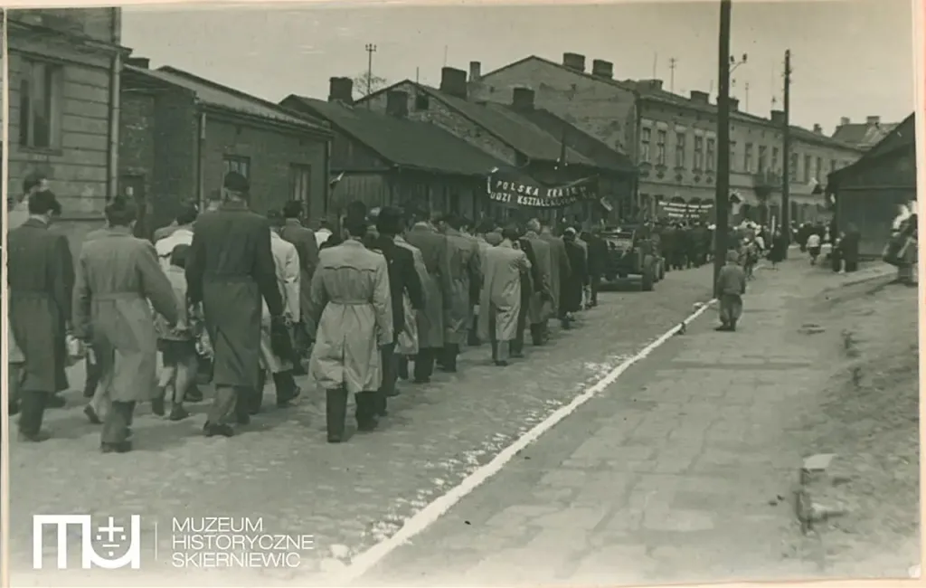 Skierniewice święto 1 maja archiwalne zdjęcia unikalne kadry z archiwum Muzeum Historycznego