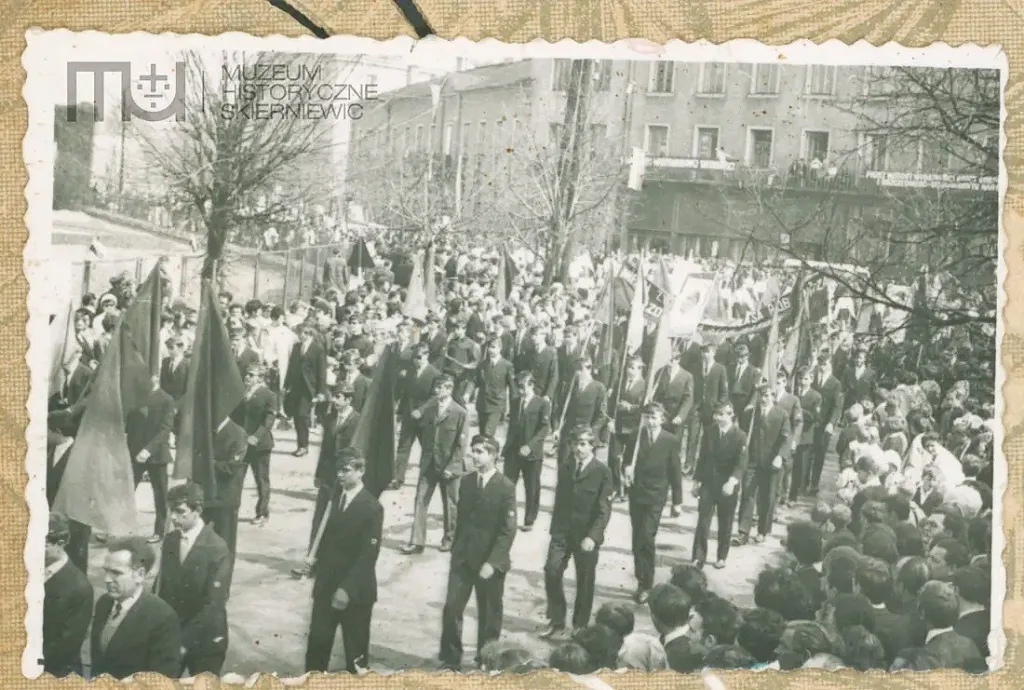 Skierniewice święto 1 maja archiwalne zdjęcia unikalne kadry z archiwum Muzeum Historycznego