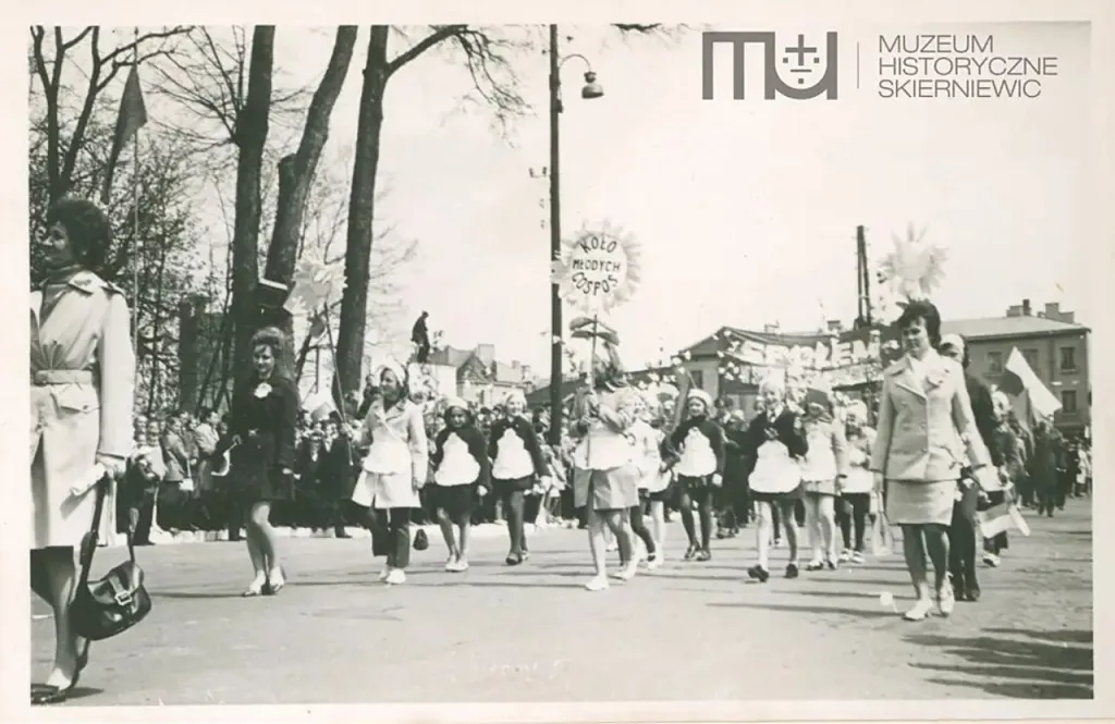 Skierniewice święto 1 maja archiwalne zdjęcia unikalne kadry z archiwum Muzeum Historycznego