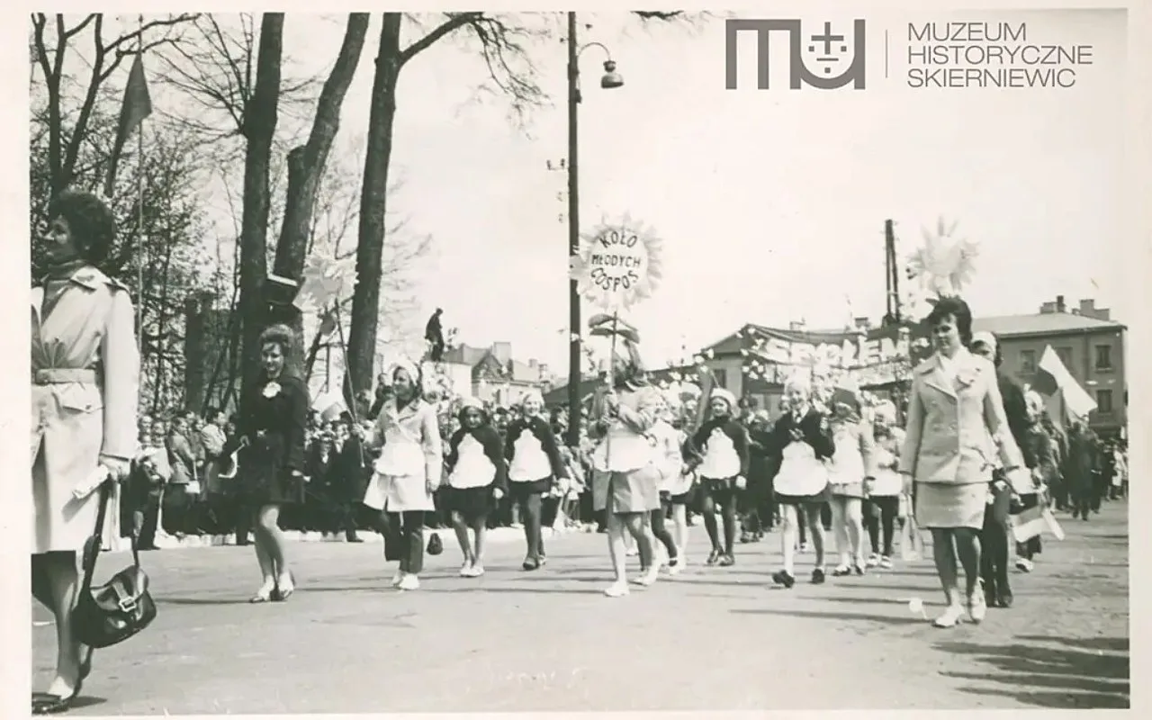 Skierniewice święto 1 maja archiwalne zdjęcia unikalne kadry z archiwum Muzeum Historycznego