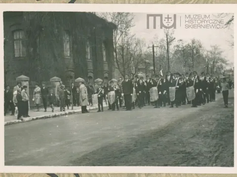 Skierniewice święto 1 maja archiwalne zdjęcia unikalne kadry z archiwum Muzeum Historycznego