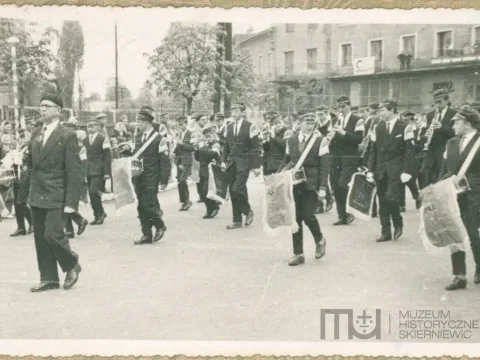 Skierniewice święto 1 maja archiwalne zdjęcia unikalne kadry z archiwum Muzeum Historycznego