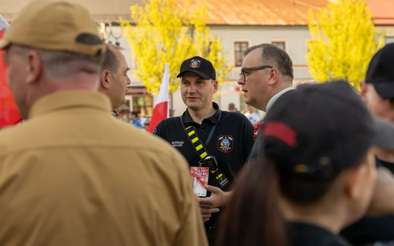 Majówka w Skierniewicach: Tłumy mieszkańców i flaga o długości 475 metrów