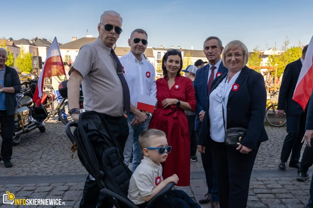 Majówka w Skierniewicach: Tłumy mieszkańców i flaga o długości 475 metrów