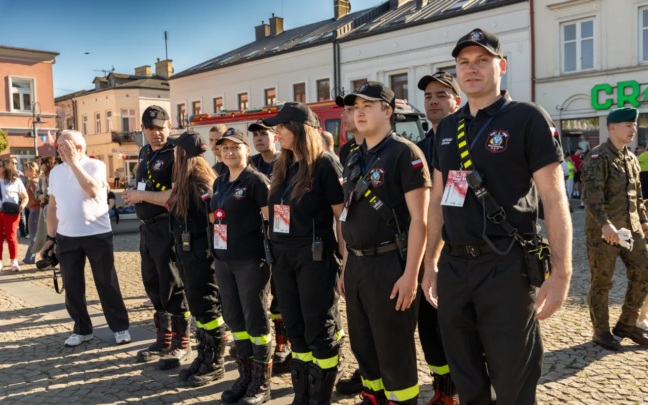 Majówka w Skierniewicach: Tłumy mieszkańców i flaga o długości 475 metrów