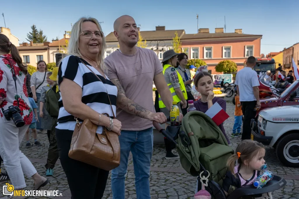 Majówka w Skierniewicach: Tłumy mieszkańców i flaga o długości 475 metrów