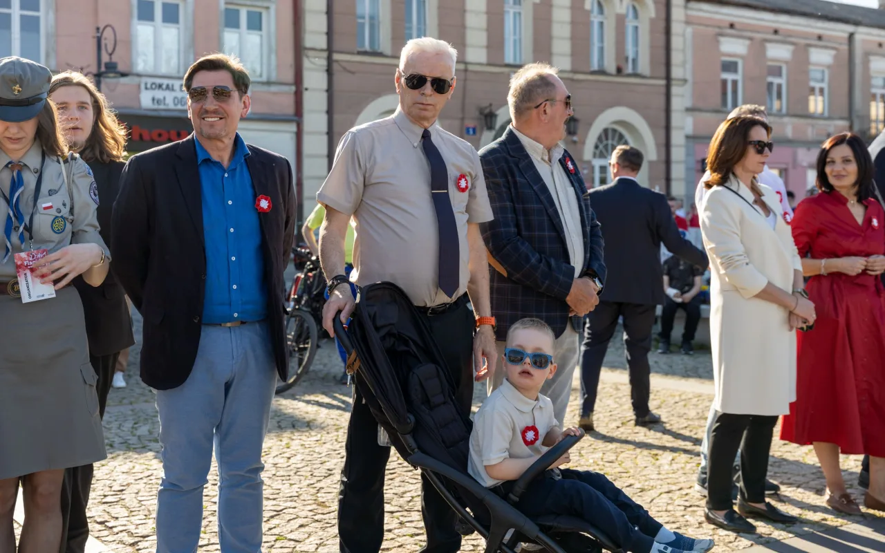Majówka w Skierniewicach: Tłumy mieszkańców i flaga o długości 475 metrów