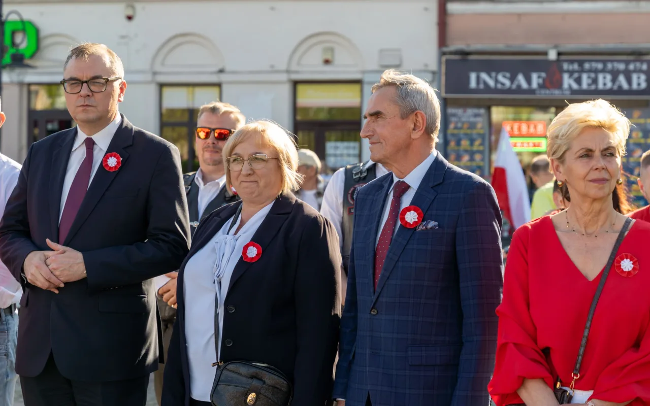 Majówka w Skierniewicach: Tłumy mieszkańców i flaga o długości 475 metrów