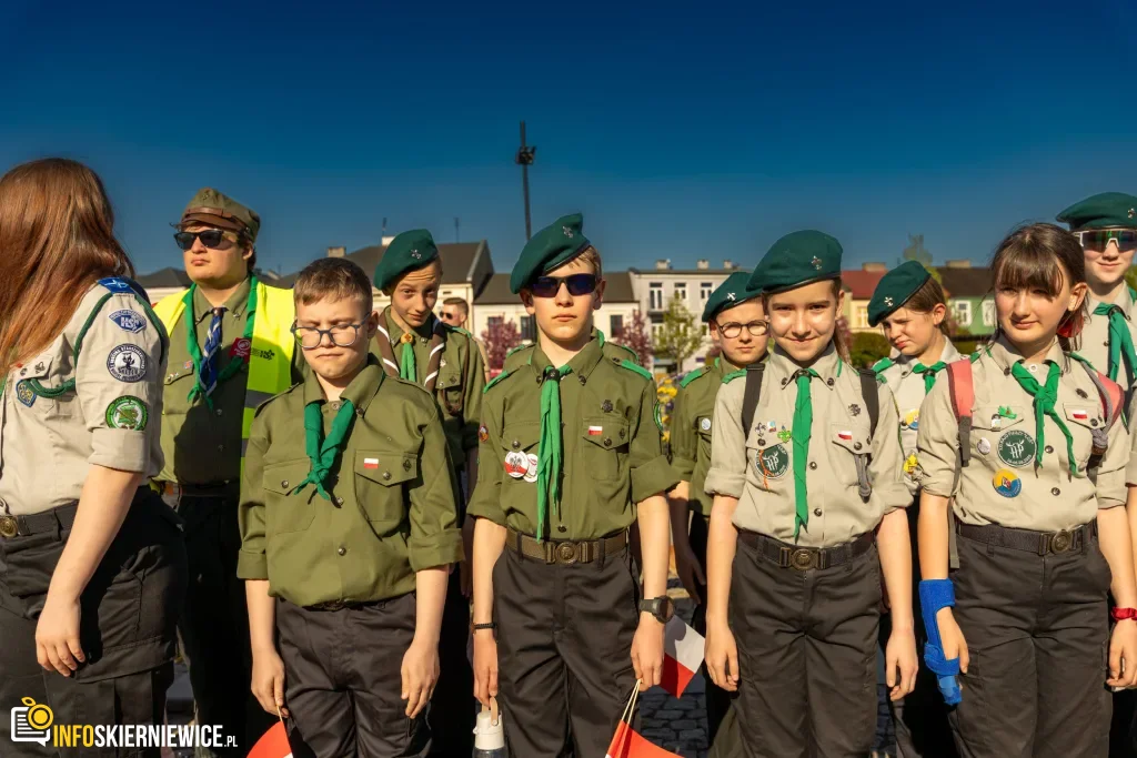 Majówka w Skierniewicach: Tłumy mieszkańców i flaga o długości 475 metrów