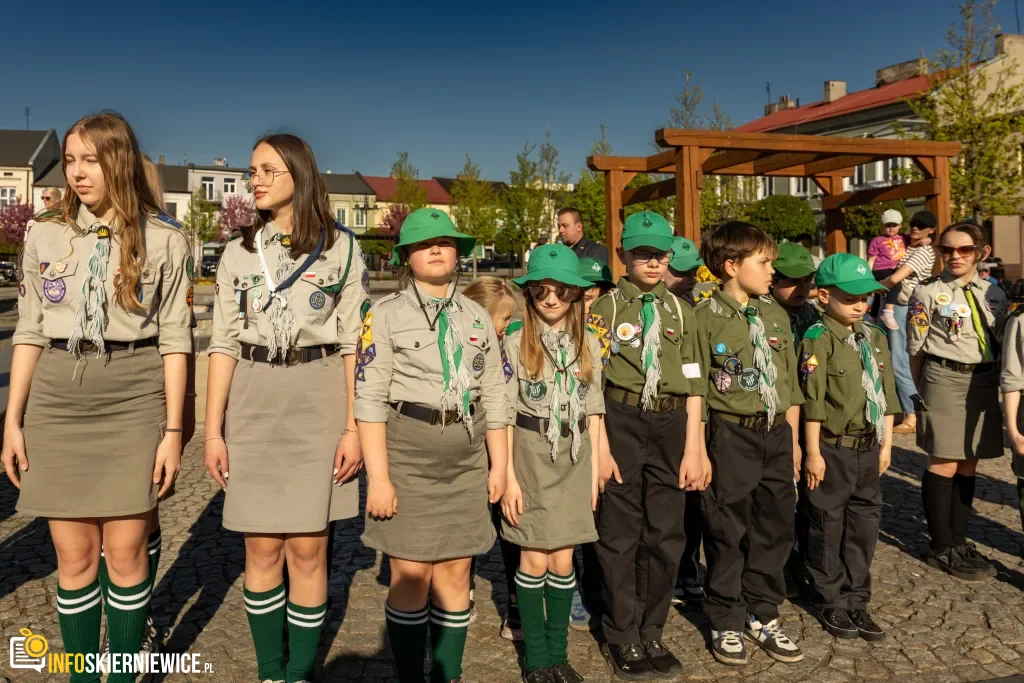 Skierniewice pobiły rekord. 475 metrów biało-czerwonej flagi na ulicach Święta Flagi 2026 1 swieto flagi skierniewice 2026 35 z 72 1024x683 watermarked large
