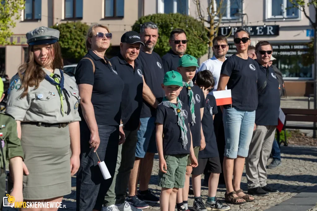 Majówka w Skierniewicach: Tłumy mieszkańców i flaga o długości 475 metrów