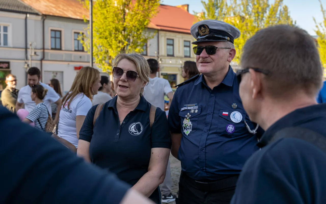 Majówka w Skierniewicach: Tłumy mieszkańców i flaga o długości 475 metrów