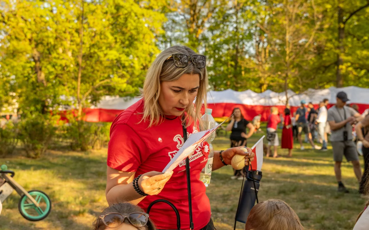 Majówka w Skierniewicach: Tłumy mieszkańców i flaga o długości 475 metrów