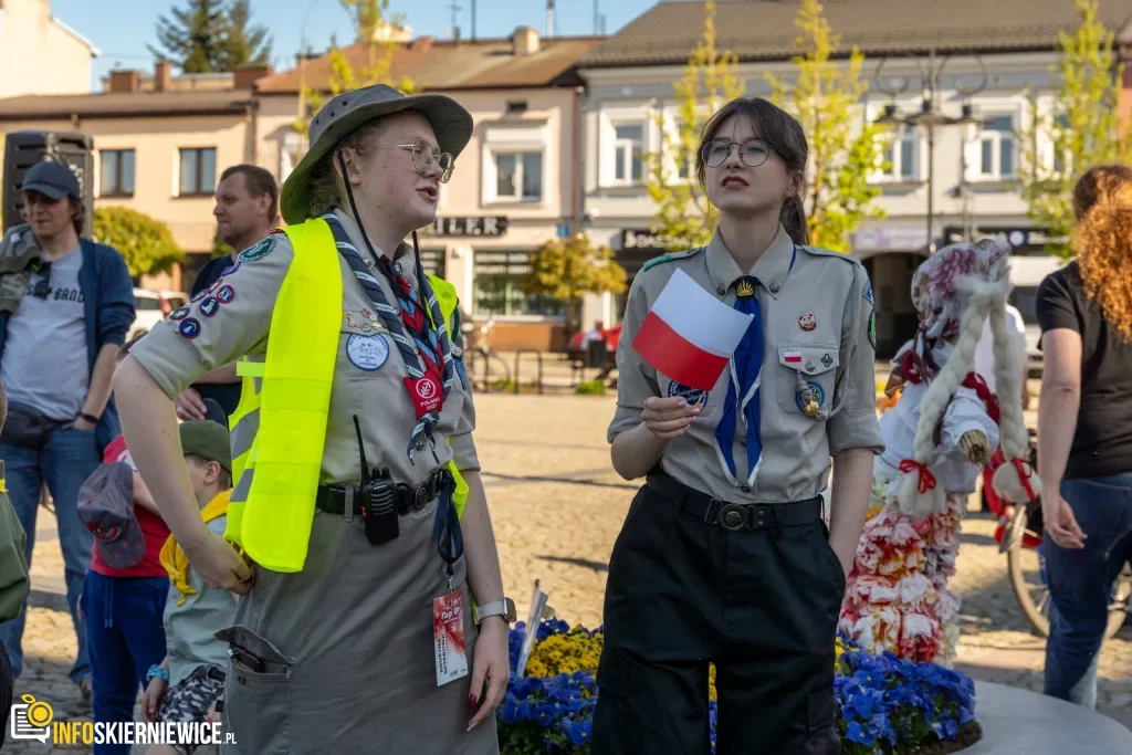 Majówka w Skierniewicach: Tłumy mieszkańców i flaga o długości 475 metrów