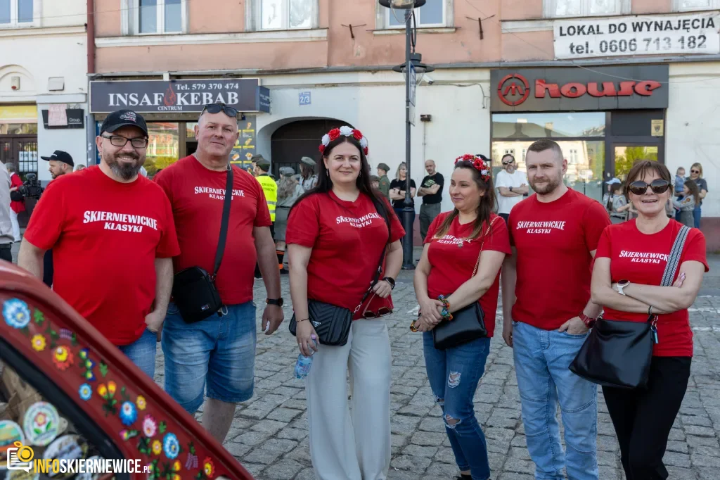 Majówka w Skierniewicach: Tłumy mieszkańców i flaga o długości 475 metrów