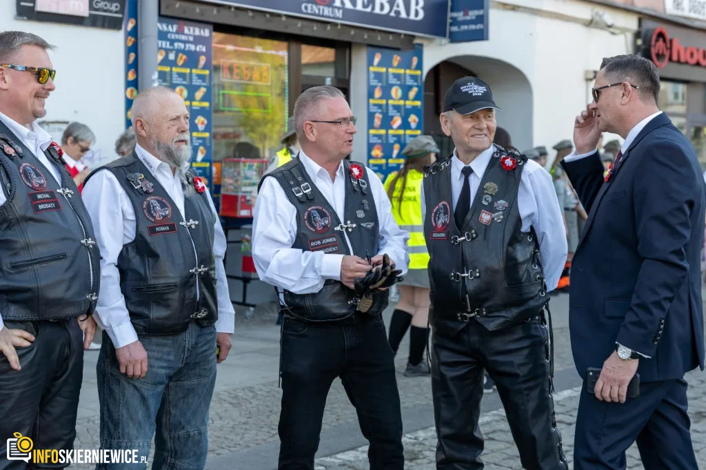 Majówka w Skierniewicach: Tłumy mieszkańców i flaga o długości 475 metrów