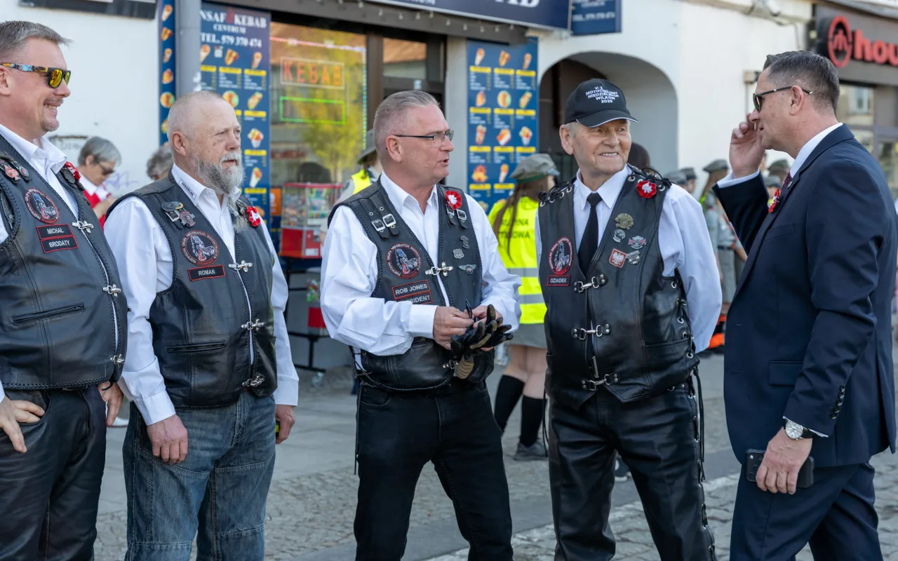 Majówka w Skierniewicach: Tłumy mieszkańców i flaga o długości 475 metrów