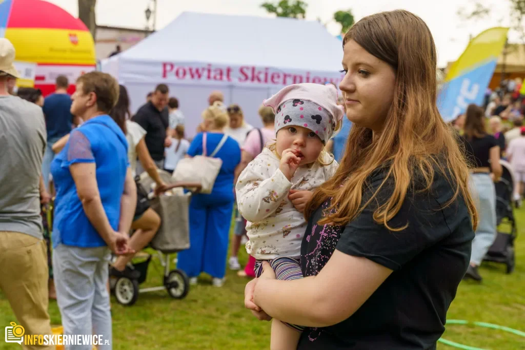 Jubileuszowe X Święto Rodziny w Strobowie 4 W niedzielę 24 maja w Strobowie odbyła się dziesiąta edycja Święta Rodziny organizowana przez Starostwo Powiatowe w Skierniewicach. Zobacz podsumowanie.