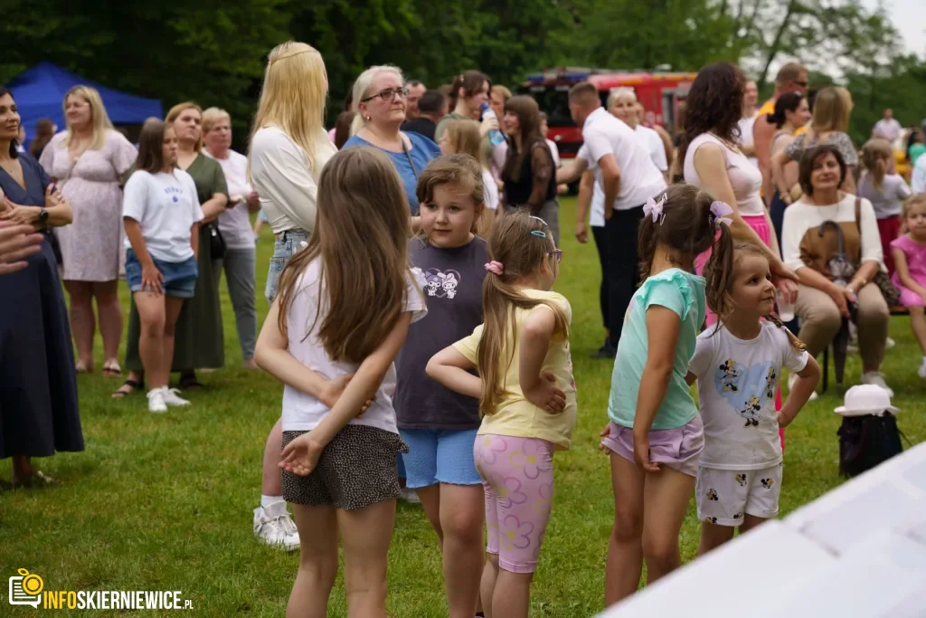 Jubileuszowe X Święto Rodziny w Strobowie 4 W niedzielę 24 maja w Strobowie odbyła się dziesiąta edycja Święta Rodziny organizowana przez Starostwo Powiatowe w Skierniewicach. Zobacz podsumowanie.