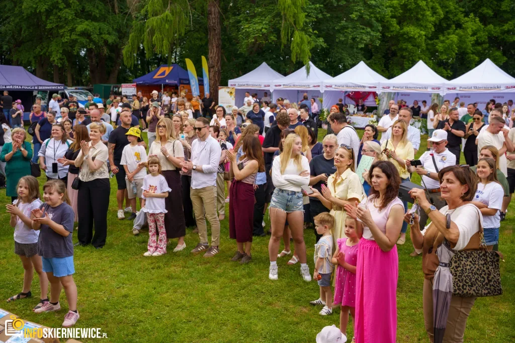 Jubileuszowe X Święto Rodziny w Strobowie 1 W niedzielę 24 maja w Strobowie odbyła się dziesiąta edycja Święta Rodziny organizowana przez Starostwo Powiatowe w Skierniewicach. Zobacz podsumowanie.