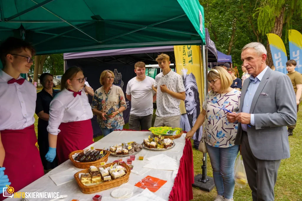 Jubileuszowe X Święto Rodziny w Strobowie 1 W niedzielę 24 maja w Strobowie odbyła się dziesiąta edycja Święta Rodziny organizowana przez Starostwo Powiatowe w Skierniewicach. Zobacz podsumowanie.