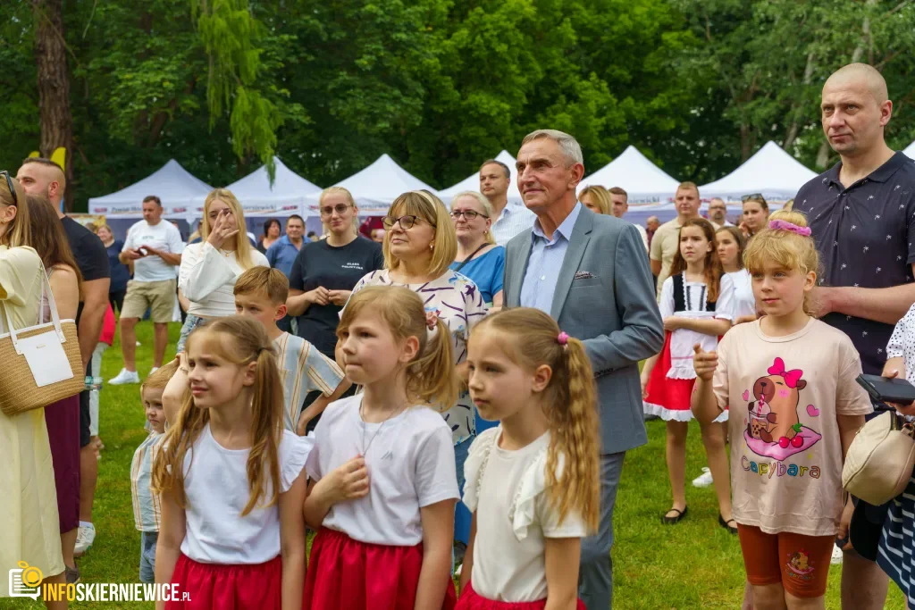 Jubileuszowe X Święto Rodziny w Strobowie 1 W niedzielę 24 maja w Strobowie odbyła się dziesiąta edycja Święta Rodziny organizowana przez Starostwo Powiatowe w Skierniewicach. Zobacz podsumowanie.