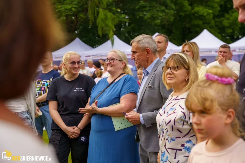 Jubileuszowe X Święto Rodziny w Strobowie 1 W niedzielę 24 maja w Strobowie odbyła się dziesiąta edycja Święta Rodziny organizowana przez Starostwo Powiatowe w Skierniewicach. Zobacz podsumowanie.
