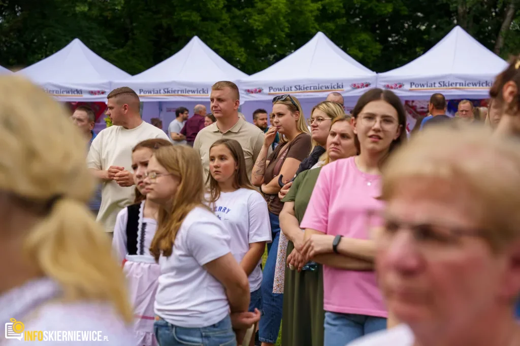 Jubileuszowe X Święto Rodziny w Strobowie 1 W niedzielę 24 maja w Strobowie odbyła się dziesiąta edycja Święta Rodziny organizowana przez Starostwo Powiatowe w Skierniewicach. Zobacz podsumowanie.