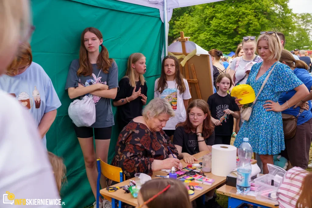 Jubileuszowe X Święto Rodziny w Strobowie 1 W niedzielę 24 maja w Strobowie odbyła się dziesiąta edycja Święta Rodziny organizowana przez Starostwo Powiatowe w Skierniewicach. Zobacz podsumowanie.
