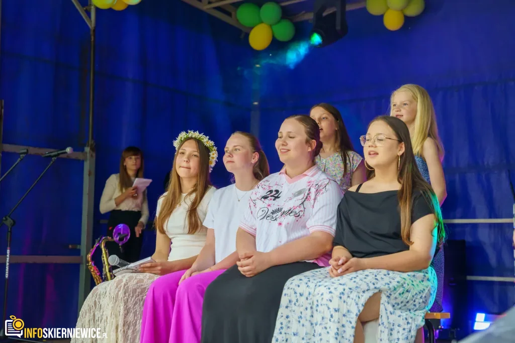 Jubileuszowe X Święto Rodziny w Strobowie 1 W niedzielę 24 maja w Strobowie odbyła się dziesiąta edycja Święta Rodziny organizowana przez Starostwo Powiatowe w Skierniewicach. Zobacz podsumowanie.