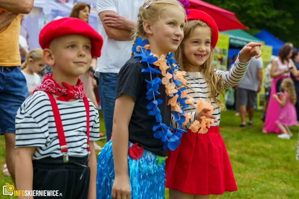 Jubileuszowe X Święto Rodziny w Strobowie 6 W niedzielę 24 maja w Strobowie odbyła się dziesiąta edycja Święta Rodziny organizowana przez Starostwo Powiatowe w Skierniewicach. Zobacz podsumowanie.