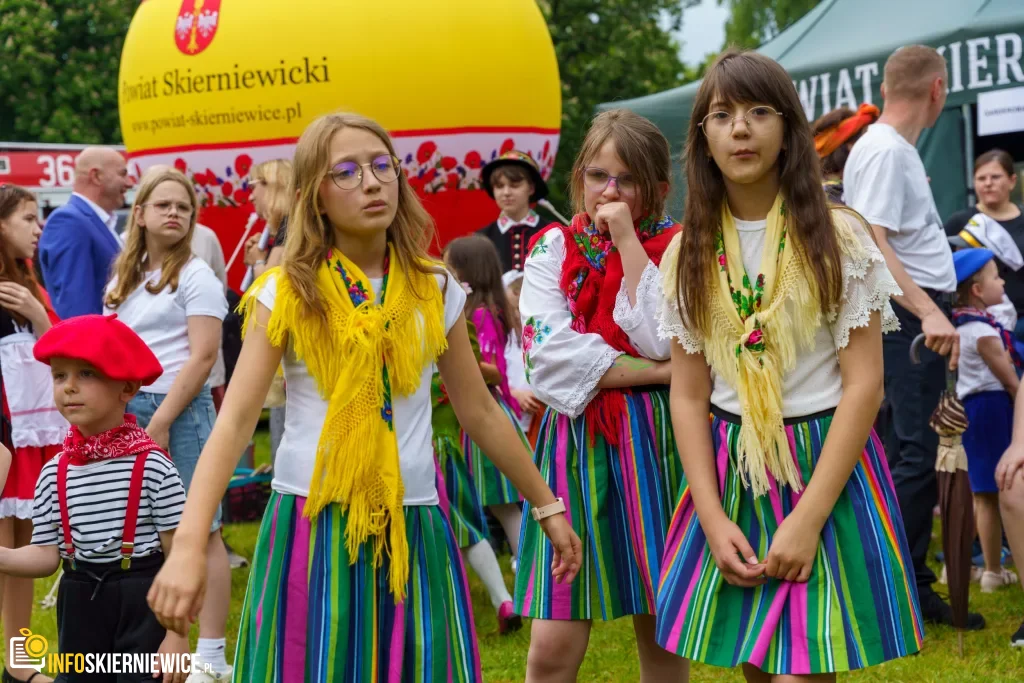 Jubileuszowe X Święto Rodziny w Strobowie 5 W niedzielę 24 maja w Strobowie odbyła się dziesiąta edycja Święta Rodziny organizowana przez Starostwo Powiatowe w Skierniewicach. Zobacz podsumowanie.
