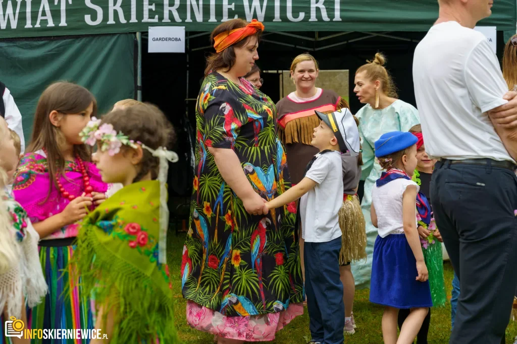 Jubileuszowe X Święto Rodziny w Strobowie 1 W niedzielę 24 maja w Strobowie odbyła się dziesiąta edycja Święta Rodziny organizowana przez Starostwo Powiatowe w Skierniewicach. Zobacz podsumowanie.