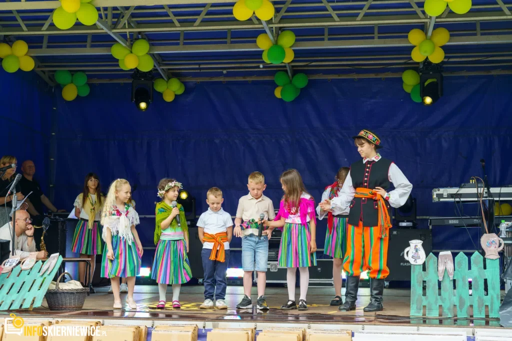 Jubileuszowe X Święto Rodziny w Strobowie 1 W niedzielę 24 maja w Strobowie odbyła się dziesiąta edycja Święta Rodziny organizowana przez Starostwo Powiatowe w Skierniewicach. Zobacz podsumowanie.