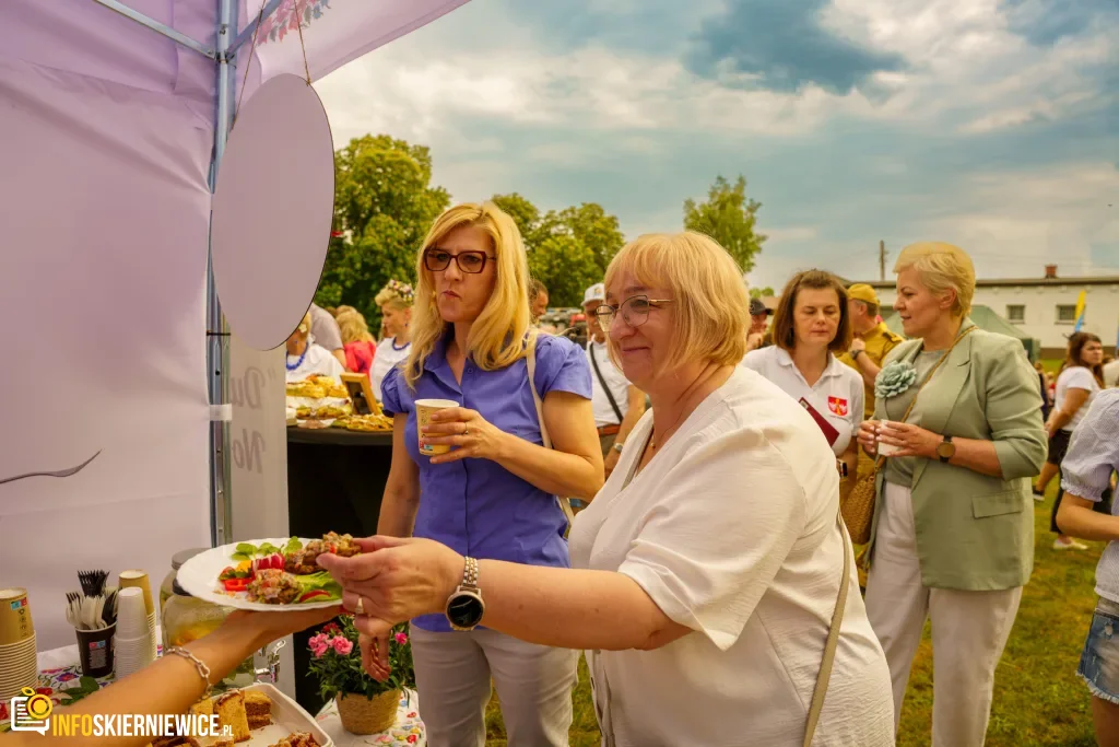 Jubileuszowe X Święto Rodziny w Strobowie 5 W niedzielę 24 maja w Strobowie odbyła się dziesiąta edycja Święta Rodziny organizowana przez Starostwo Powiatowe w Skierniewicach. Zobacz podsumowanie.