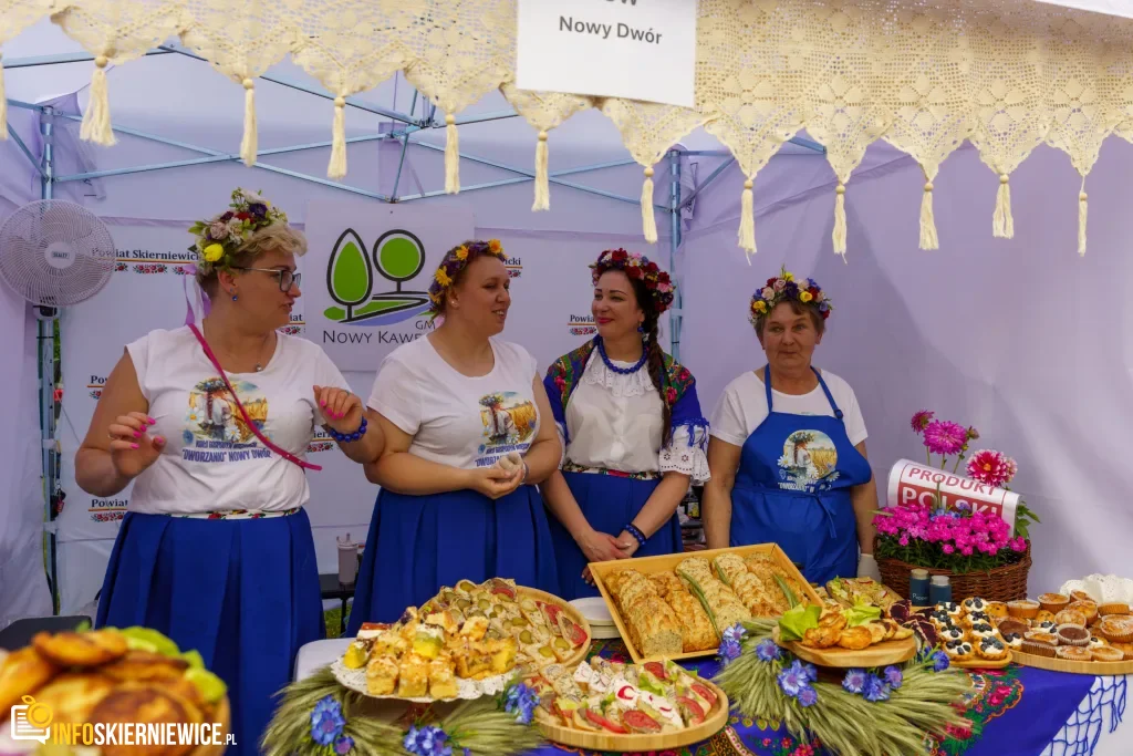 Jubileuszowe X Święto Rodziny w Strobowie 1 W niedzielę 24 maja w Strobowie odbyła się dziesiąta edycja Święta Rodziny organizowana przez Starostwo Powiatowe w Skierniewicach. Zobacz podsumowanie.