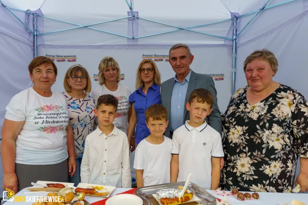 Jubileuszowe X Święto Rodziny w Strobowie 1 W niedzielę 24 maja w Strobowie odbyła się dziesiąta edycja Święta Rodziny organizowana przez Starostwo Powiatowe w Skierniewicach. Zobacz podsumowanie.