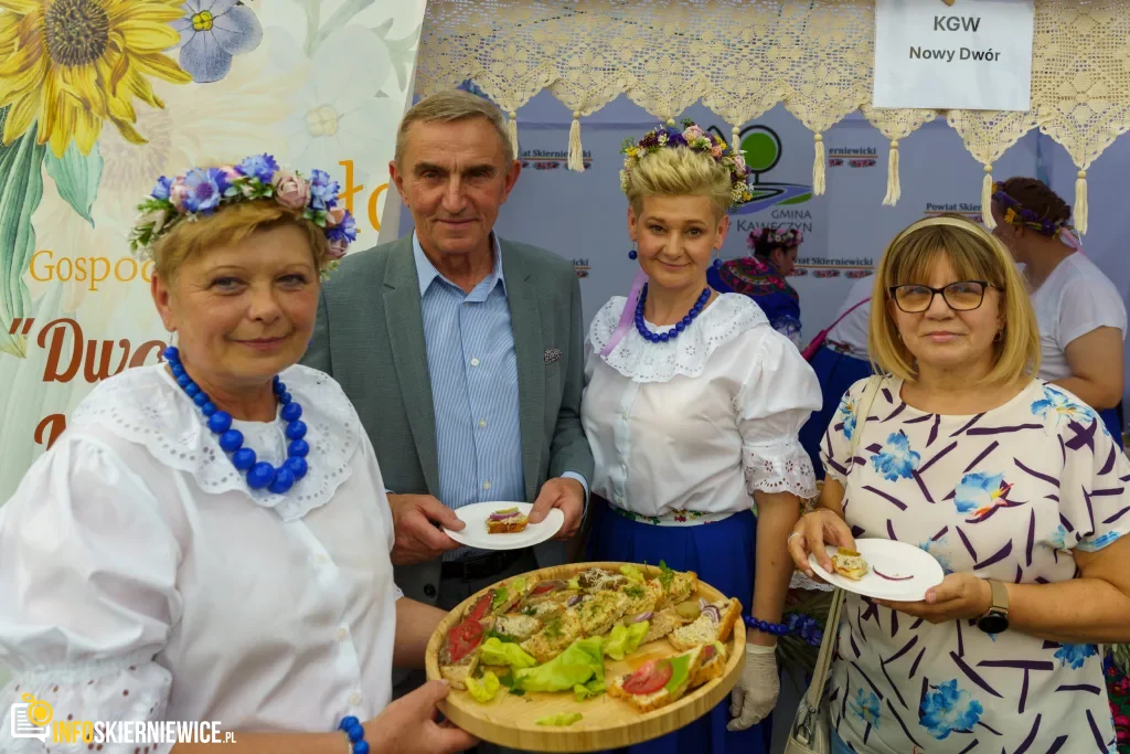 Jubileuszowe X Święto Rodziny w Strobowie 1 W niedzielę 24 maja w Strobowie odbyła się dziesiąta edycja Święta Rodziny organizowana przez Starostwo Powiatowe w Skierniewicach. Zobacz podsumowanie.