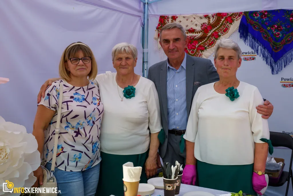 Jubileuszowe X Święto Rodziny w Strobowie 1 W niedzielę 24 maja w Strobowie odbyła się dziesiąta edycja Święta Rodziny organizowana przez Starostwo Powiatowe w Skierniewicach. Zobacz podsumowanie.